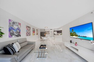 1717 N Bayshore Dr in Miami, FL - Building Photo