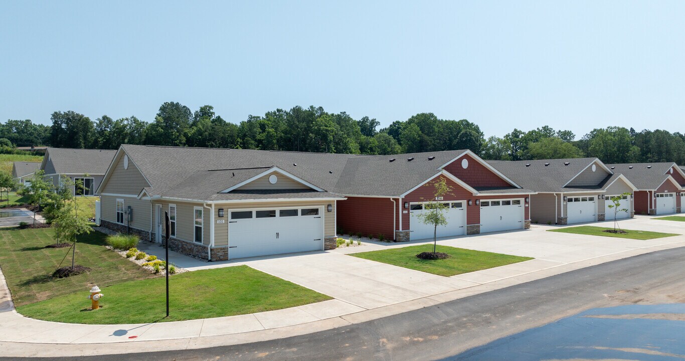 Redwood Hickory in Hickory, NC - Foto de edificio