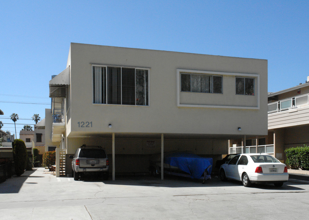 1221 S Sherbourne Dr in Los Angeles, CA - Building Photo