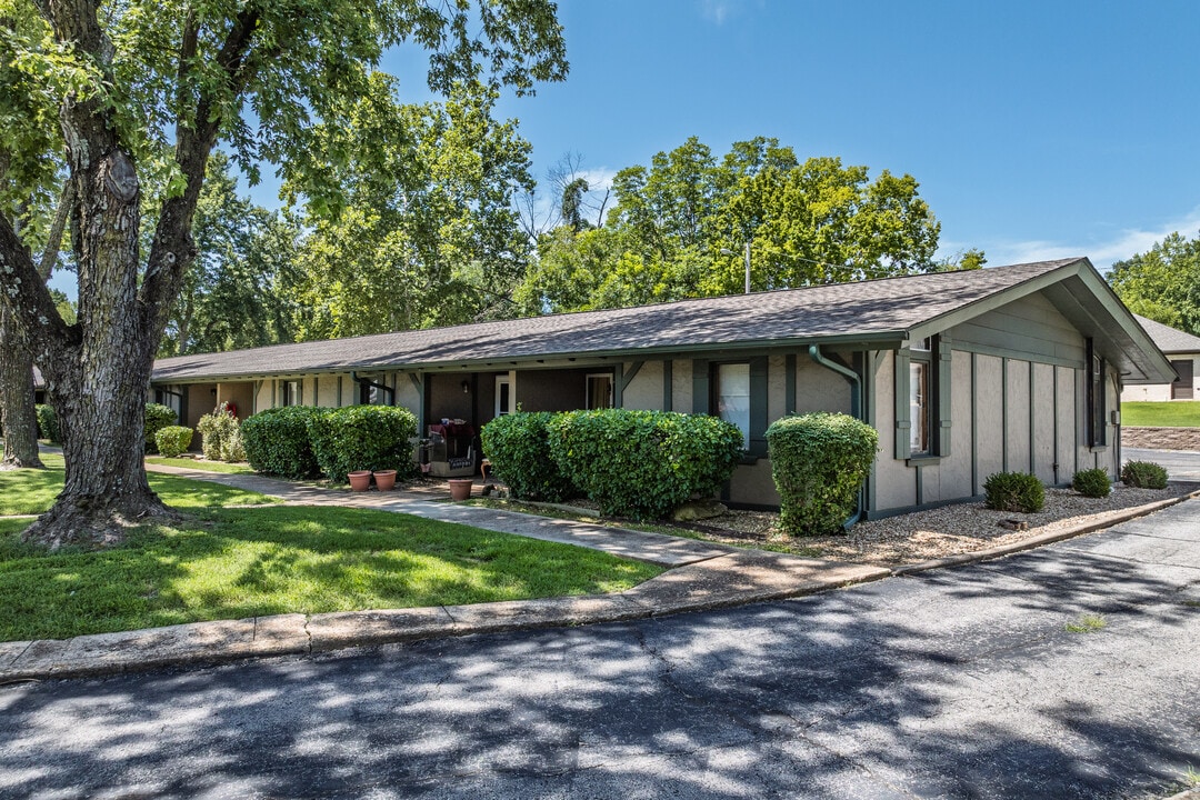 College Manor Apartments in Mountain Home, AR - Building Photo
