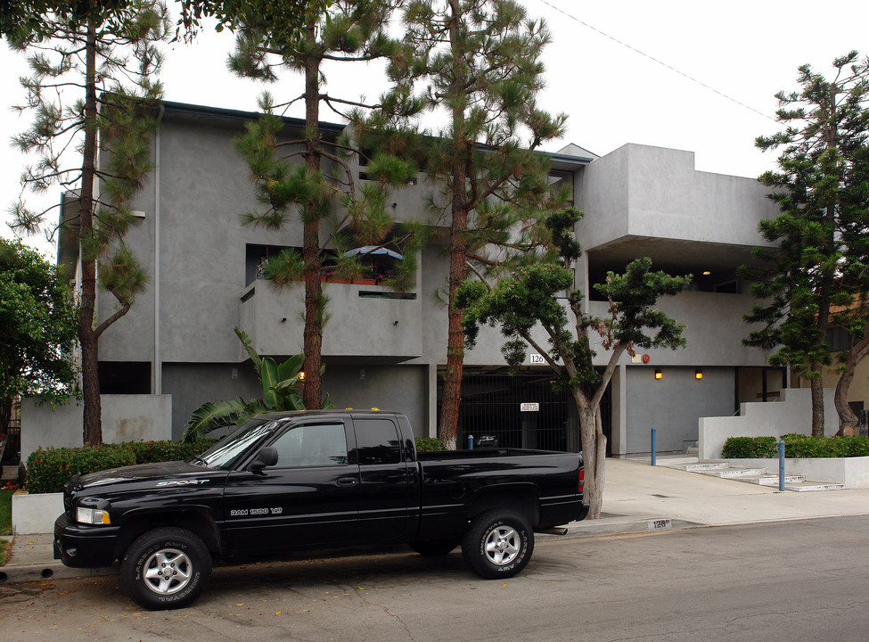 126 Concord St in El Segundo, CA - Building Photo