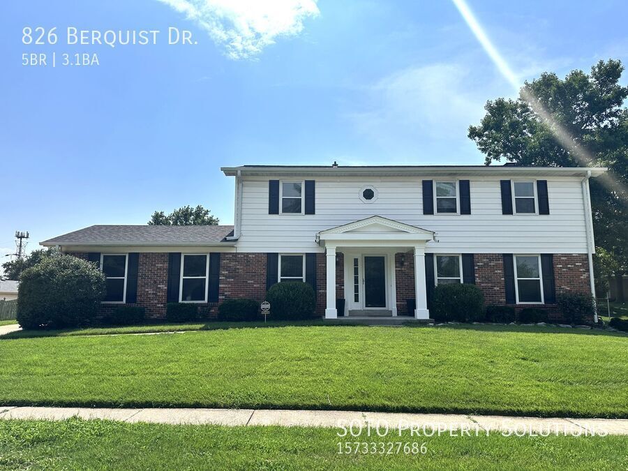 826 Bergquist Dr in Ballwin, MO - Building Photo