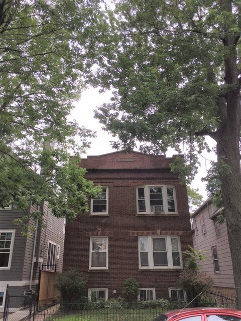 property at 1959 W Farragut Ave