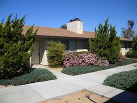 15554 Bear Valley Rd in Victorville, CA - Building Photo