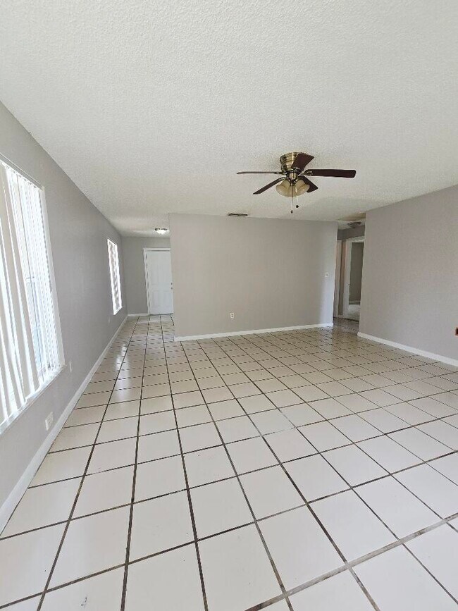 1710 E Breezy Ln in West Palm Beach, FL - Building Photo - Building Photo
