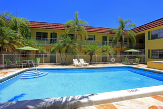 Fairview Apartments in Pompano Beach, FL - Foto de edificio - Building Photo