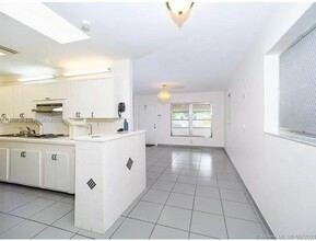 1531 N 69th Way in Hollywood, FL - Foto de edificio - Building Photo