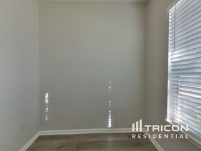 2877 Centerwood Dr N in Jacksonville, FL - Building Photo - Building Photo