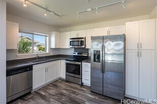 801 Kakala St in Kapolei, HI - Building Photo