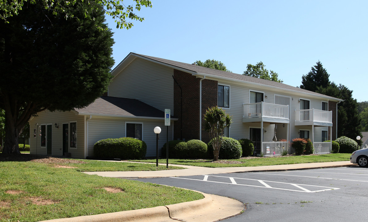 Forest Ridge Apartments in Wake Forest, NC - Building Photo