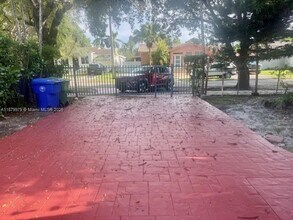 4471 SW 4th St in Coral Gables, FL - Building Photo - Building Photo