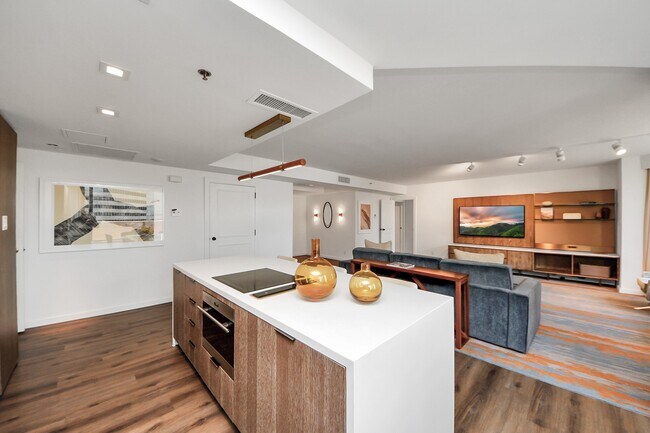 1300 Lamar St in Houston, TX - Building Photo - Building Photo