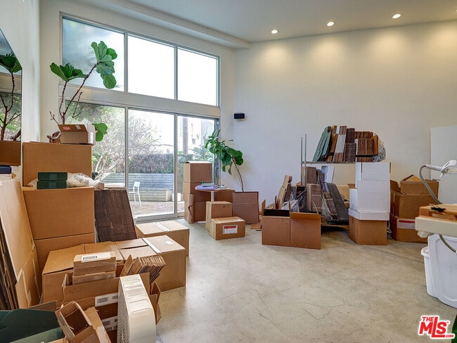 2100 Abbot Kinney Blvd in Los Angeles, CA - Building Photo - Building Photo