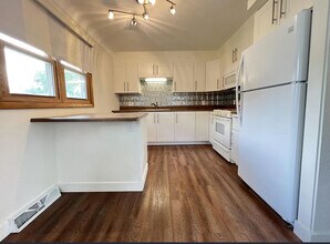 2916 Johnson Ave NW in Cedar Rapids, IA - Building Photo - Building Photo