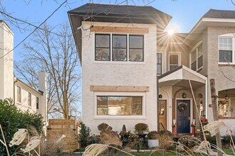 202 W Wayne Ave, Unit B in Wayne, PA - Foto de edificio - Building Photo