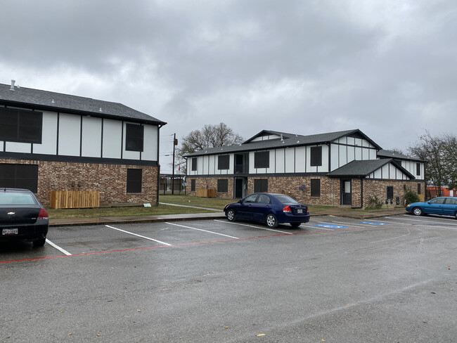 MB Country Meadow Apartments in Hubbard, TX - Building Photo - Building Photo