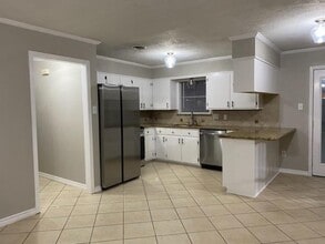 212 S 5th St in Nederland, TX - Building Photo - Building Photo