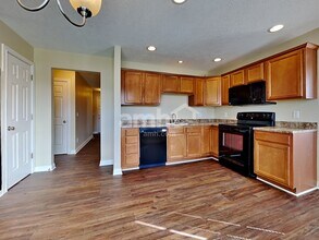 8133 Darlene Ter in Middletown, OH - Foto de edificio - Building Photo