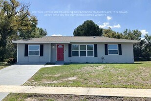 1040 Edgehill Ave, Unit 1 in Spring Hill, FL - Building Photo