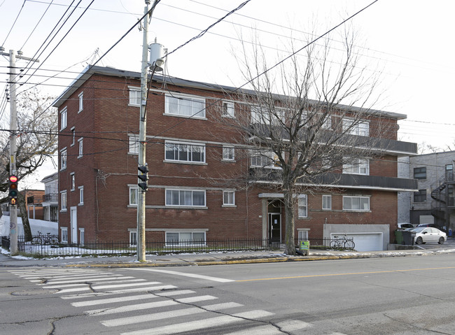 5800 Upper-Lachine in Montréal, QC - Building Photo - Building Photo