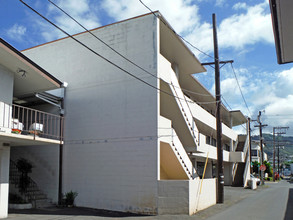 2241 Young St in Honolulu, HI - Building Photo - Building Photo