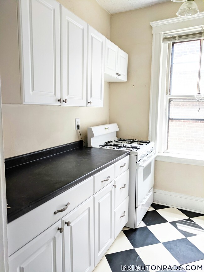 10 Lothian Rd in Boston, MA - Building Photo - Building Photo