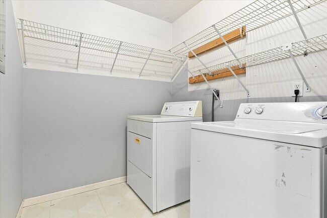 2636 Villa Park Dr in Highland, IL - Building Photo - Building Photo