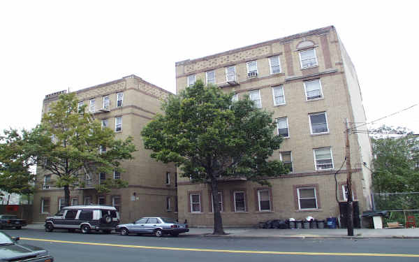 1355 Morris Avenue in Bronx, NY - Building Photo