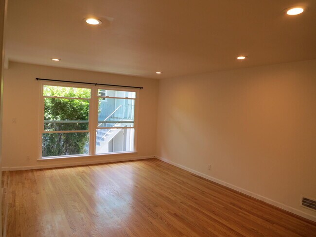 1958 S Beverly Glen Blvd, Unit 1958 in Los Angeles, CA - Building Photo - Building Photo