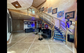 4266 Hillcrest Dr in Los Angeles, CA - Building Photo - Building Photo