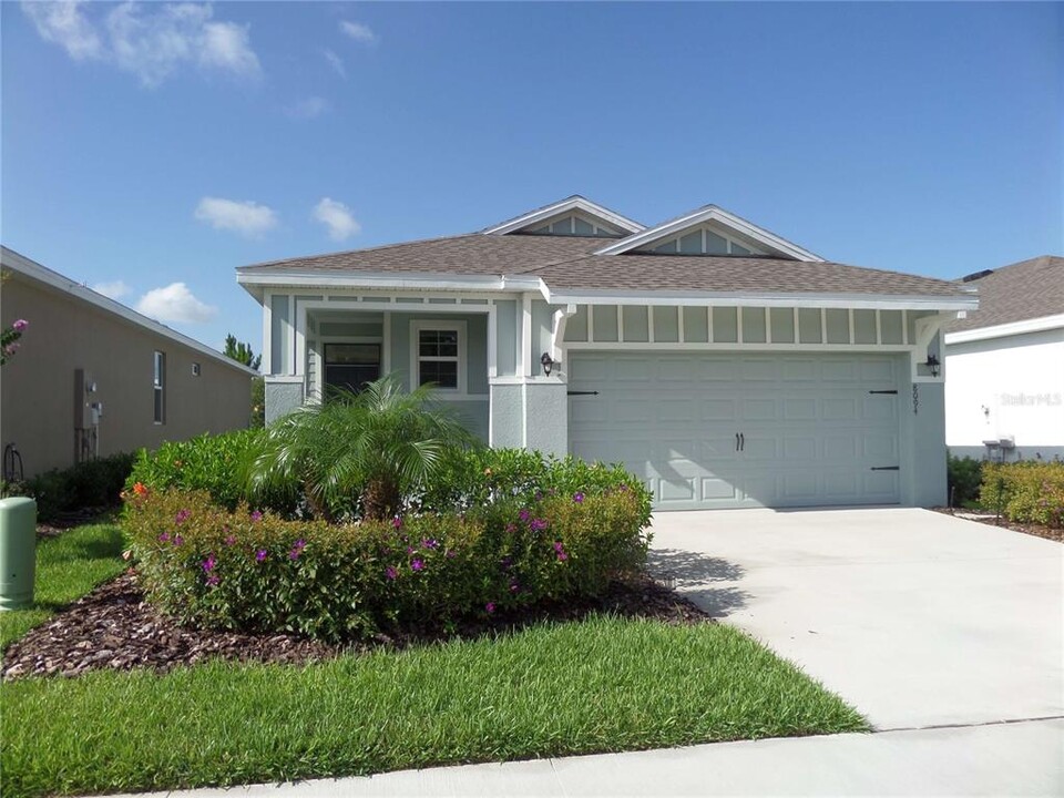 8094 Penrose Pl in Wildwood, FL - Building Photo