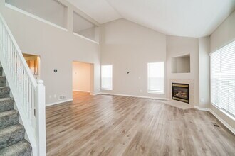 238 Oxford Dr SW in Pataskala, OH - Foto de edificio - Building Photo