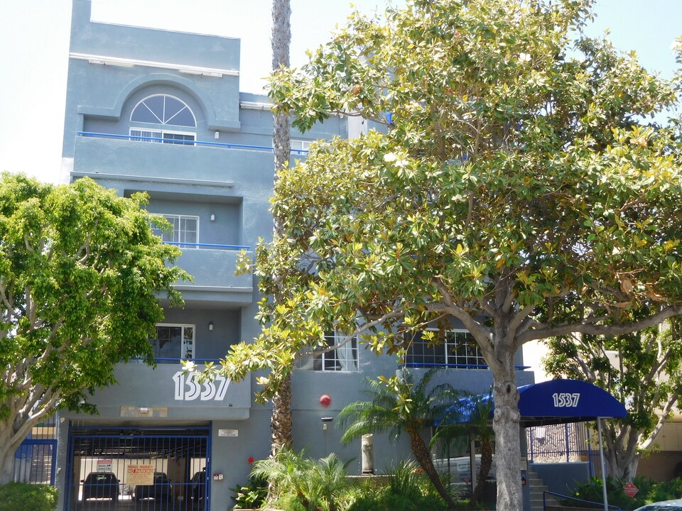 Condo Quality Apartments in Class A+ Building in Los Angeles, CA - Foto de edificio