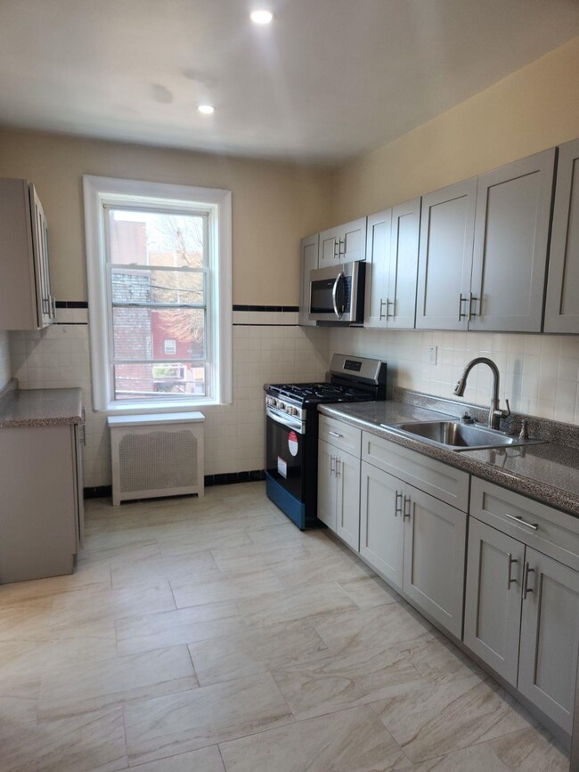277 Ogden Ave. in Jersey City, NJ - Building Photo - Building Photo