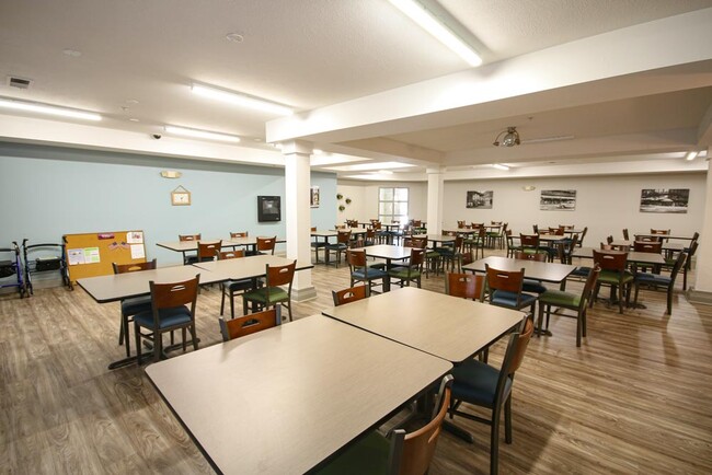Nora Commons on the Monon Senior Apartments in Indianapolis, IN - Foto de edificio - Building Photo