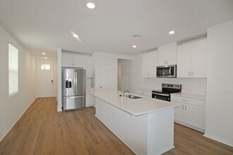 555 Sun Chaser Dr in Nokomis, FL - Building Photo - Building Photo