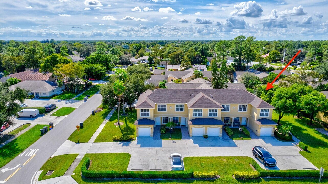 1439 Hawthorne Pl in Wellington, FL - Building Photo