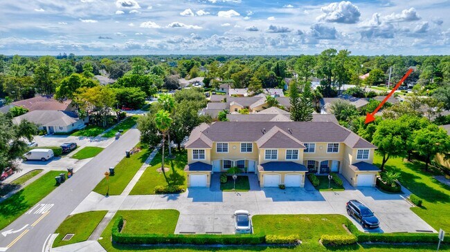 property at 1439 Hawthorne Pl