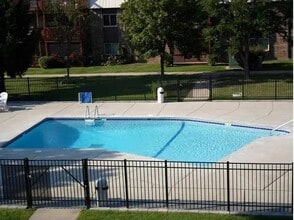 14630 Garrett Ave in Apple Valley, MN - Foto de edificio - Building Photo