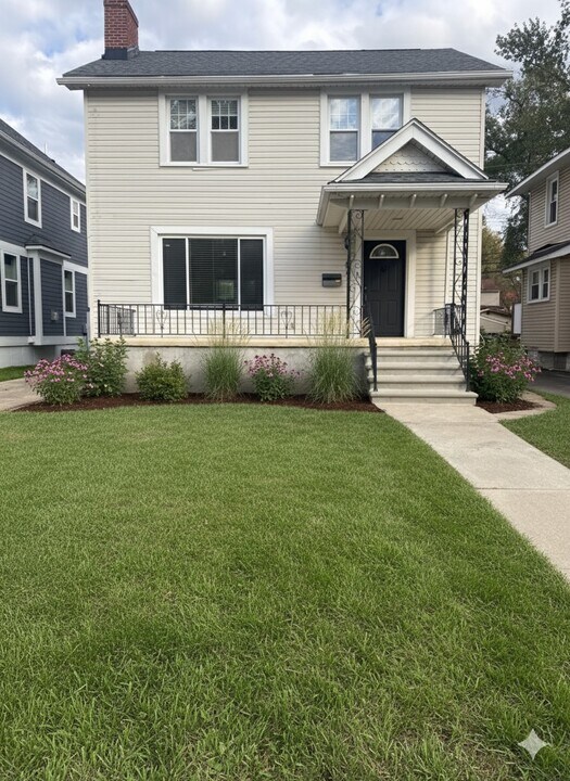 827 Longfellow Ave in Royal Oak, MI - Foto de edificio