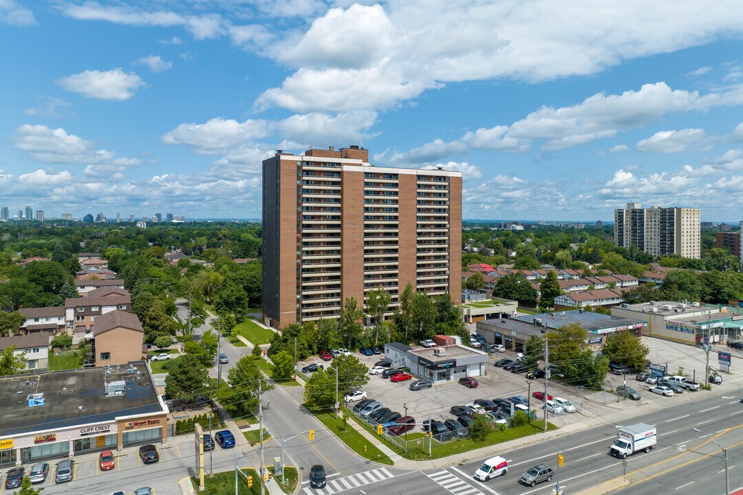 York Condominium Corporation in Toronto, ON - Building Photo