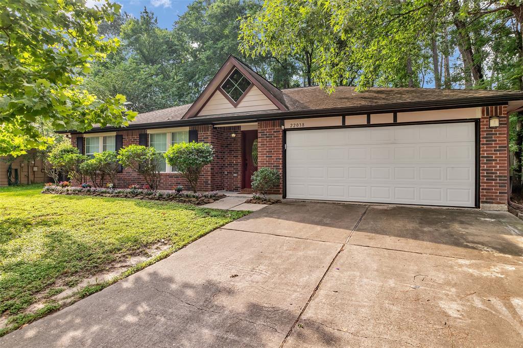 22038 Soft Pines Ct in Porter, TX - Building Photo