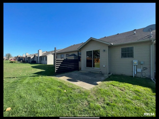 1919 English Oak in Washington, IL - Building Photo - Building Photo