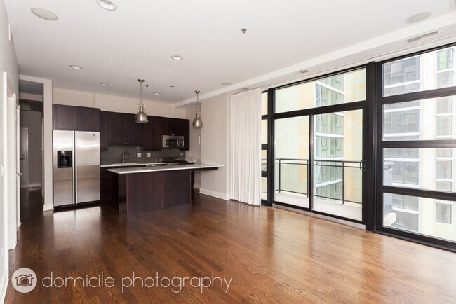 101 W Superior St in Chicago, IL - Building Photo - Building Photo