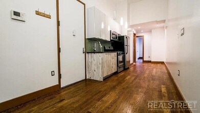 Jefferson Street, Unit 2L in Brooklyn, NY - Building Photo - Building Photo