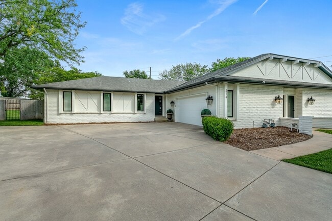property at 514 N Broadmoor Ave