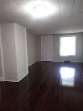 5736 E 6th Ave in Gary, IN - Foto de edificio - Building Photo