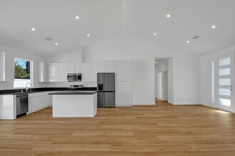 20711 Bryant St in Los Angeles, CA - Building Photo - Building Photo