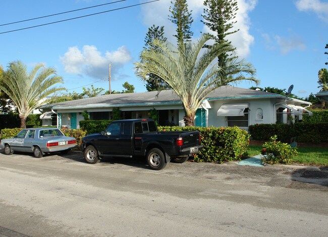 1701-1705 NE 9th St in Fort Lauderdale, FL - Building Photo - Building Photo