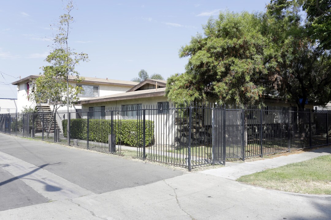 819 S Dakota St in Anaheim, CA - Building Photo